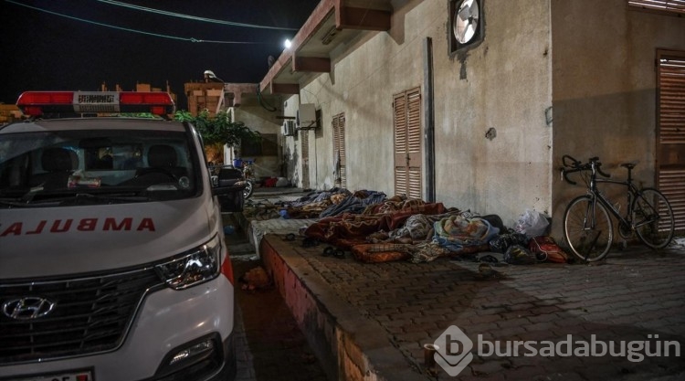 Gazze'de saldırıdan kaçanlar Şifa ve Nasır Hastanesi'ne sığınıyorlar
