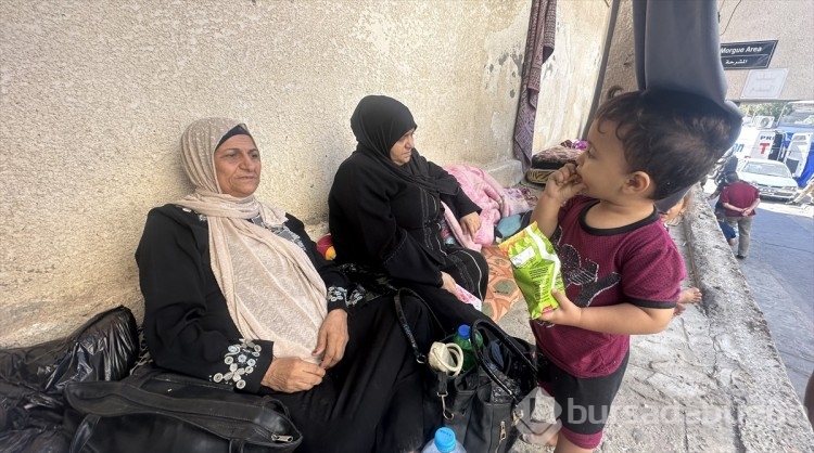 Gazze'de saldırıdan kaçanlar Şifa ve Nasır Hastanesi'ne sığınıyorlar
