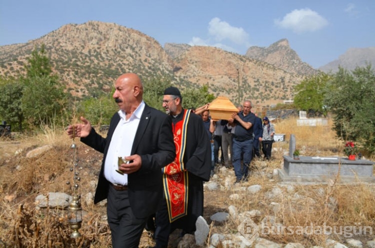 Almanya'da 20 yıl önce ölen Süryani kadının cenazesi, memleketi Silopi'de defnedildi
