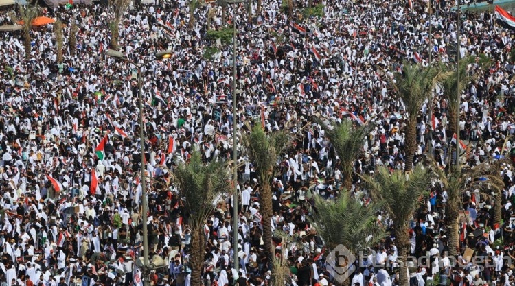 Iraklılar Tahrir Meydanı'nda toplanarak Filistinlilere destek gösterisi yaptı
