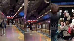 İstanbul'da bir genç raylara düşünce panik yaşandı!