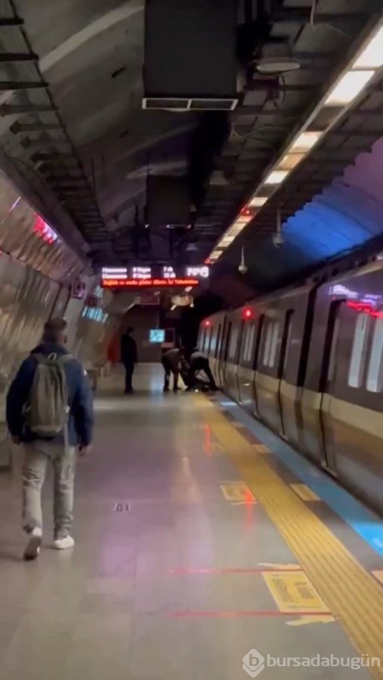 İstanbul'da bir genç raylara düşünce panik yaşandı!
