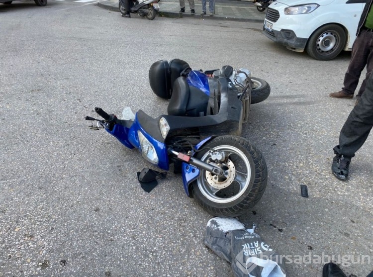Bursa'da otomobil ile çarpışan motosiklet sürücüsü yaralandı