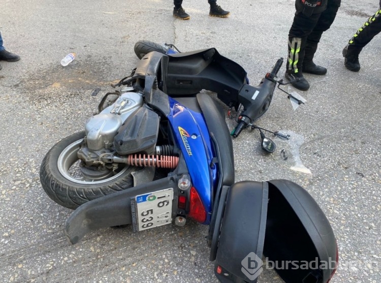 Bursa'da otomobil ile çarpışan motosiklet sürücüsü yaralandı