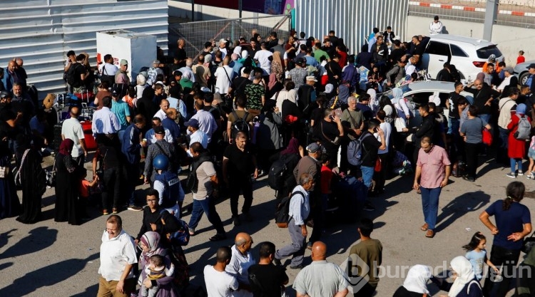 Filistinliler Refah sınır kapısında bekliyor