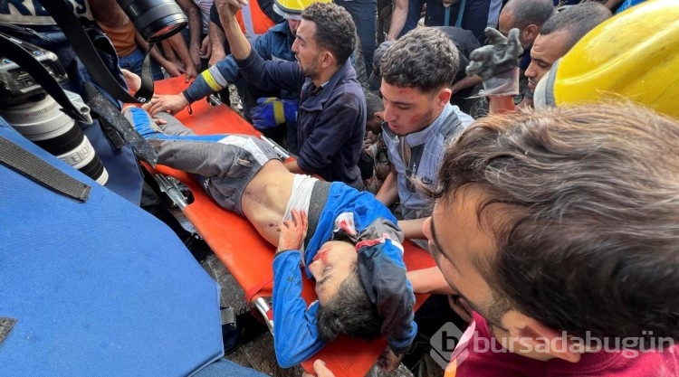 Filistinliler, enkazların altında kurtulanları arıyor