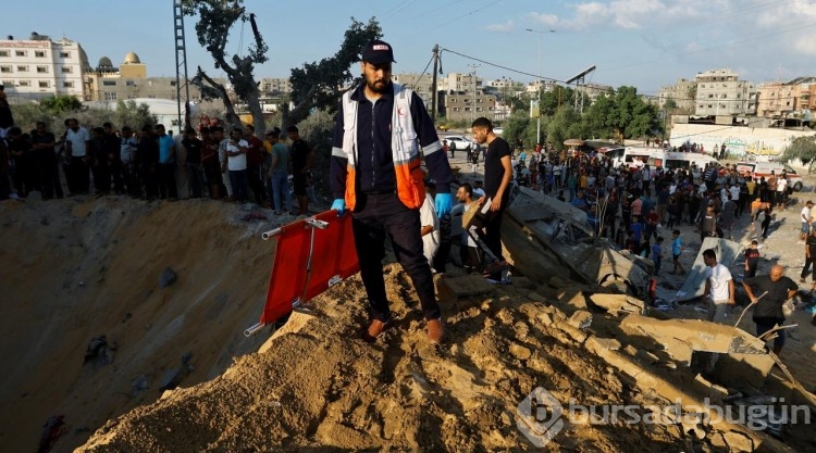 Filistinliler, enkazların altında kurtulanları arıyor