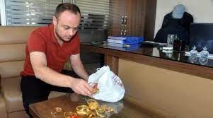 Depremde yıkılan bankanın kasasındaki 2 milyon liralık altını yok oldu!