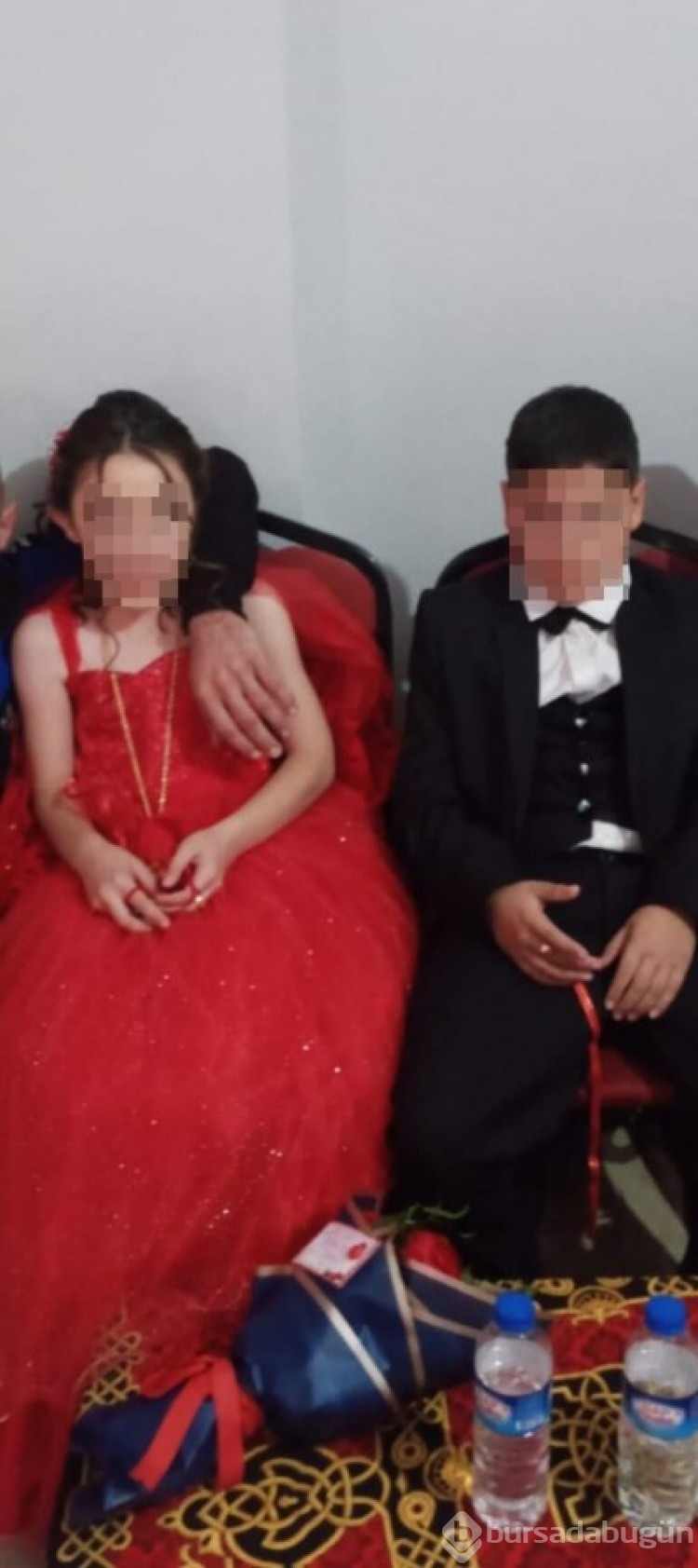 Mardin'de 8 ve 9 yaşlarındaki amca çocuklarının nişan törenine inceleme