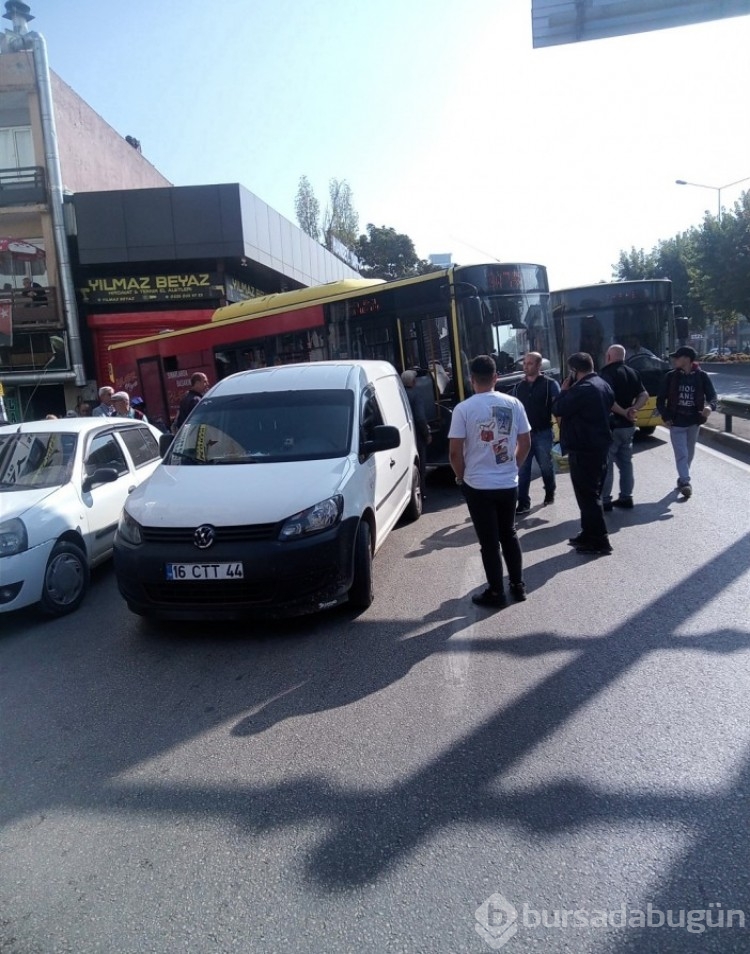 Bursa'da kaldırımlar yok oldu! Her pazar aynı çile