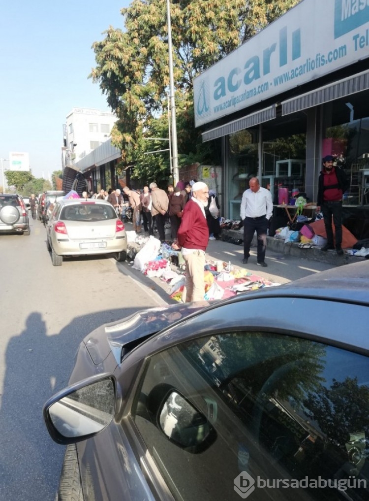 Bursa'da kaldırımlar yok oldu! Her pazar aynı çile