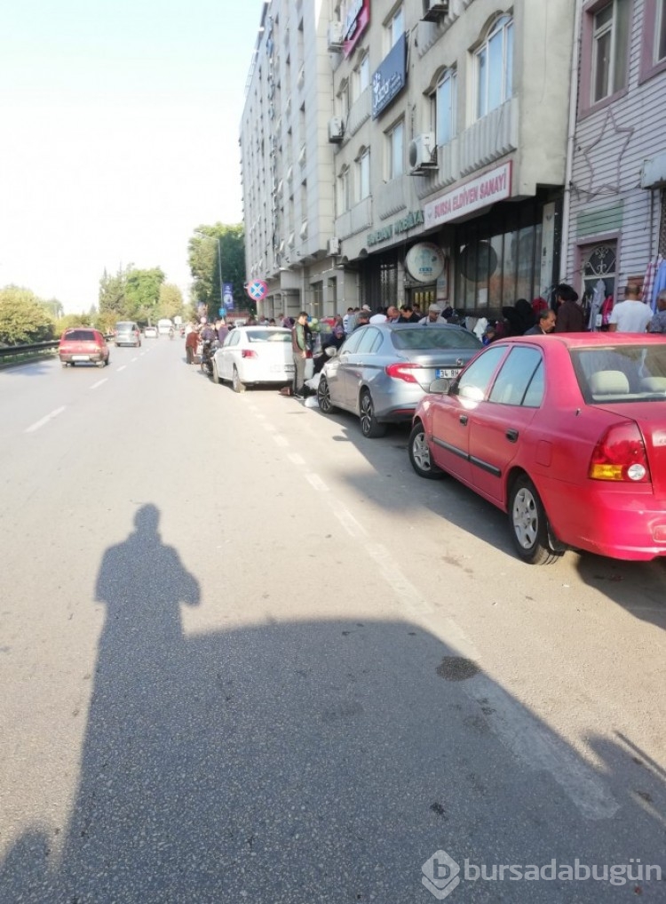 Bursa'da kaldırımlar yok oldu! Her pazar aynı çile
