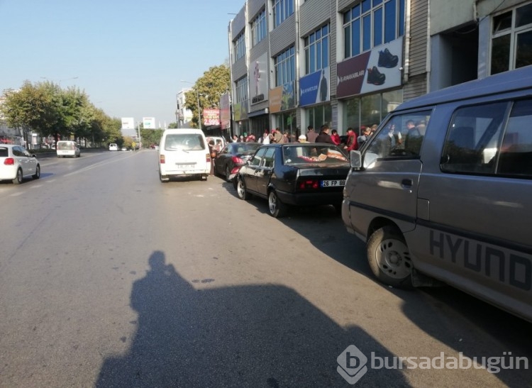 Bursa'da kaldırımlar yok oldu! Her pazar aynı çile