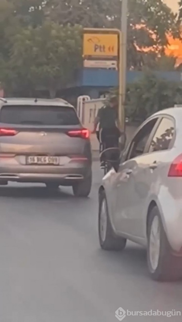 Bursa'da bisikletini tersten süren adam şaşkınlık yaşattı