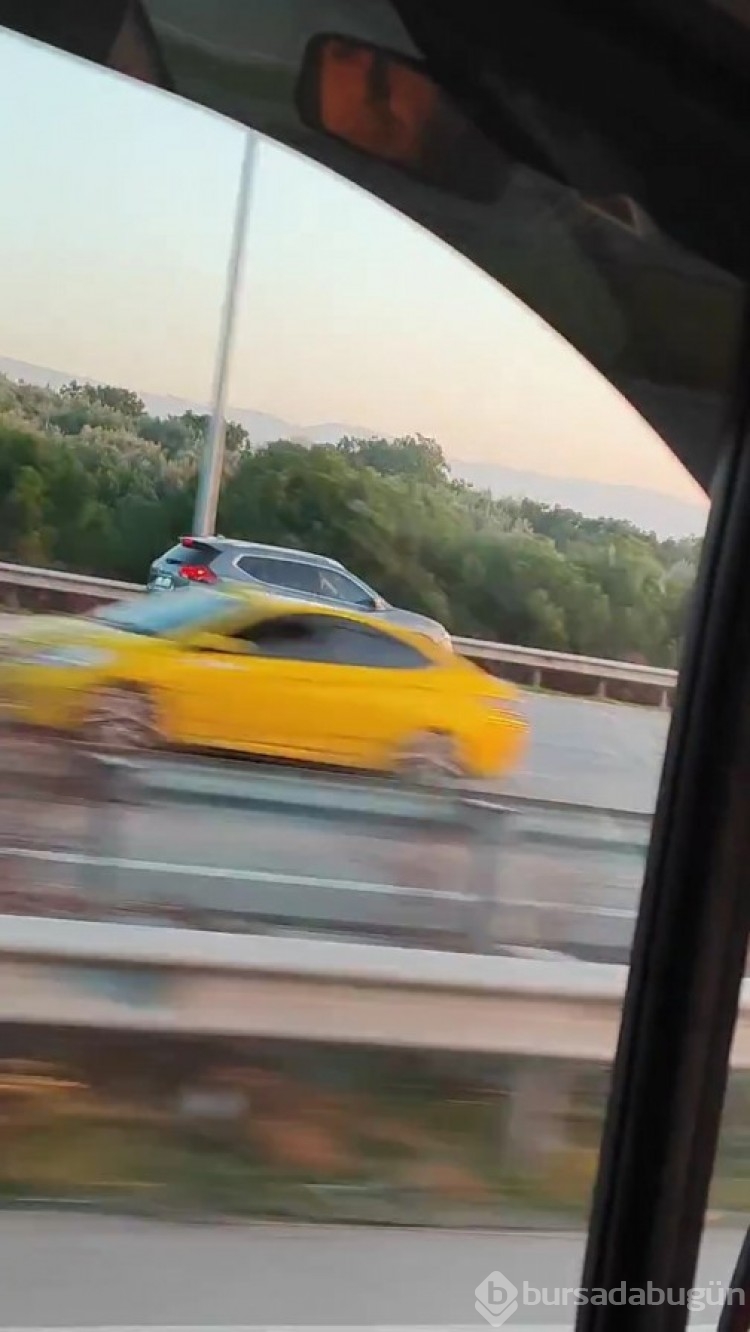 Bursa'da trafikte tehlikeli anlar! Otoyolda ters şeritten son sürat ilerledi

