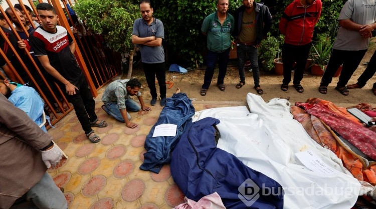 Han Yunus'ta hastane bahçesinde cenaze nöbeti