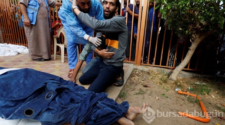 Han Yunus'ta hastane bahçesinde cenaze nöbeti