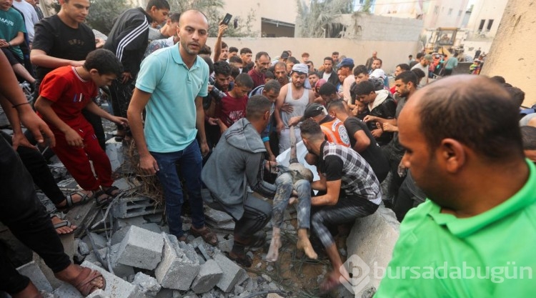 Han Yunus'ta hastane bahçesinde cenaze nöbeti
