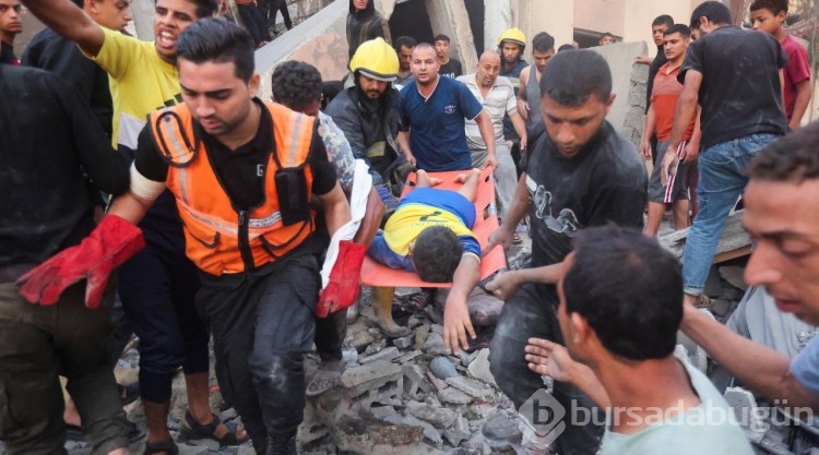 Han Yunus'ta hastane bahçesinde cenaze nöbeti