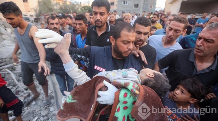 Han Yunus'ta hastane bahçesinde cenaze nöbeti