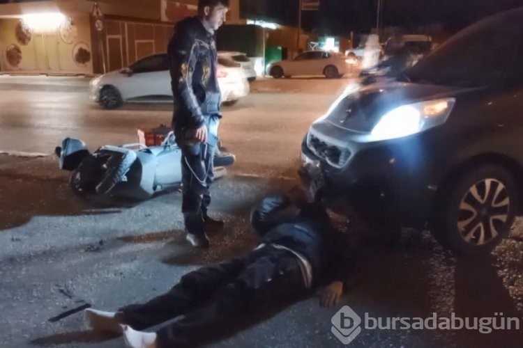 Bursa'da motokurye kazada yaralandı! Ambulans beklerken ailesine haber verdi