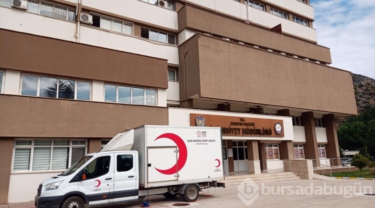 Amasya'da polisler Cumhuriyet'in 100. yılı dolayısıyla 100 ünite kan bağışladı
