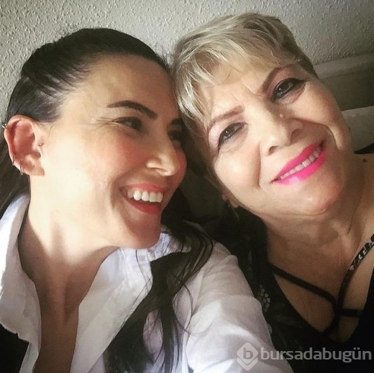 Oyuncu Şebnem Dönmez annesini kaybetti