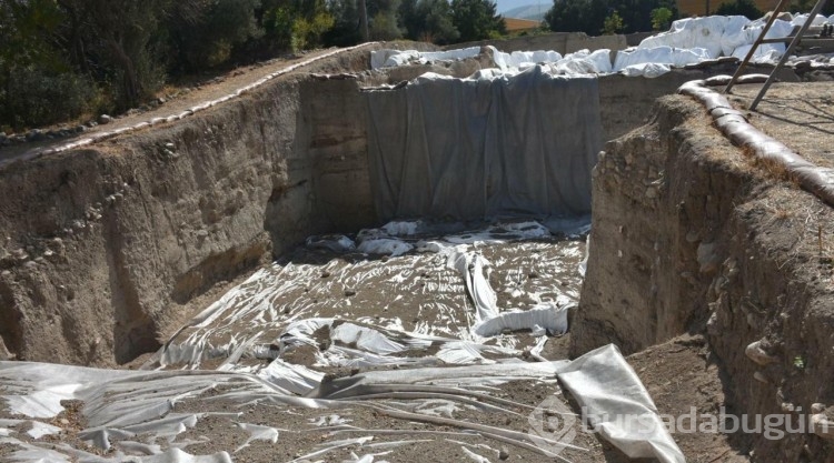 Ulucak Höyüğü'nde 7 bin 700 yıllık marangoz aleti bulundu
