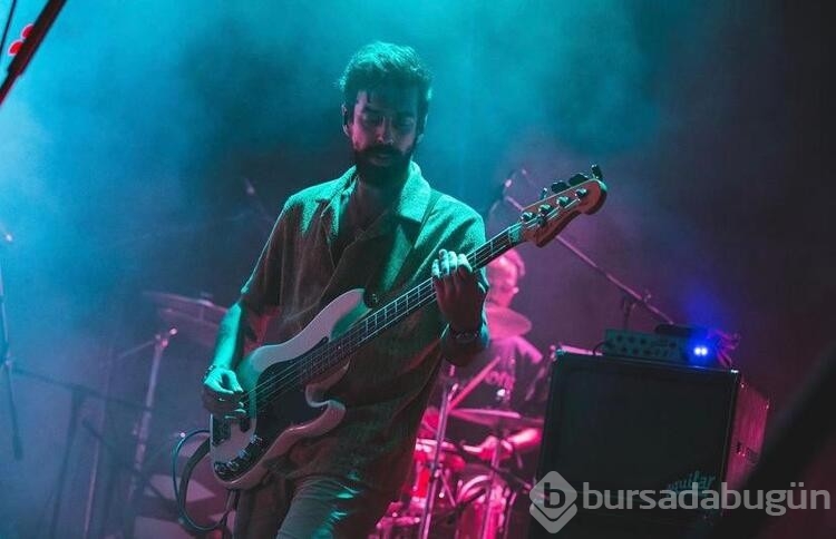 Yüzyüzeyken Konuşuruz'un gitaristine sevgilisini darbettiği iddiasıyla soruşturma 
