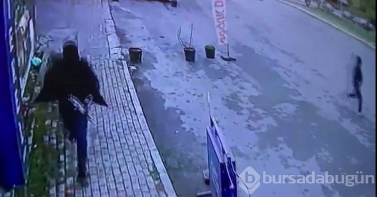 Lüks otomobille gelen maskeli saldırganlar kurşun yağdırdı