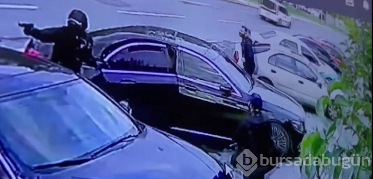 Lüks otomobille gelen maskeli saldırganlar kurşun yağdırdı