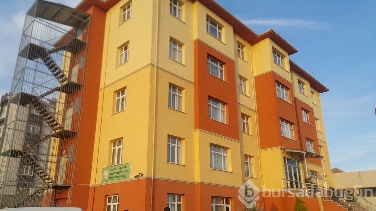 KYK Yurdu'nda öğrencilere verilen yemekler mide bulandırdı!
