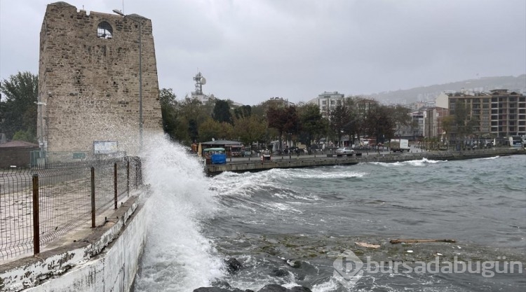 Sinop'ta fırtınada 4 metrelik dalgalar oluştu
