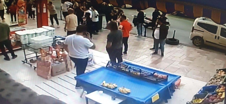 Boşanmak isteyen kadına erkek şiddetinin görüntüsü
