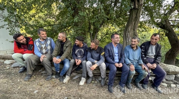 Cihan öğretmen, öğrencisi Zilan için yürüyerek gittiği köyde yeniden göreve başladı
