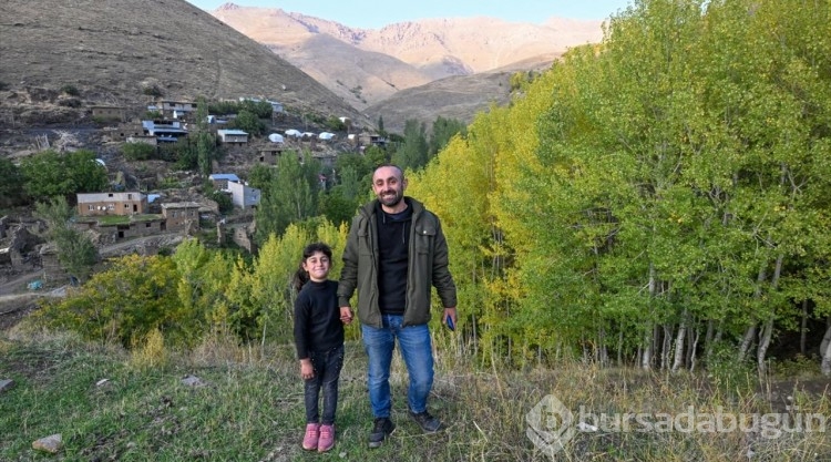 Cihan öğretmen, öğrencisi Zilan için yürüyerek gittiği köyde yeniden göreve başladı
