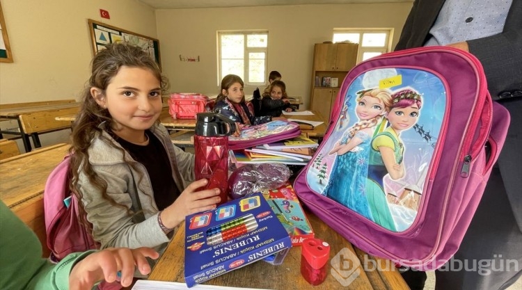 Cihan öğretmen, öğrencisi Zilan için yürüyerek gittiği köyde yeniden göreve başladı
