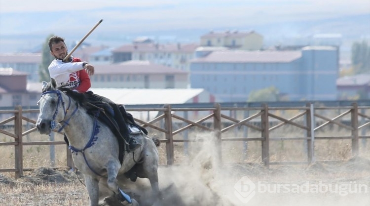 Kars'ta atlarla gösteri yapan ciritçiler yeni sezona hazırlanıyor
