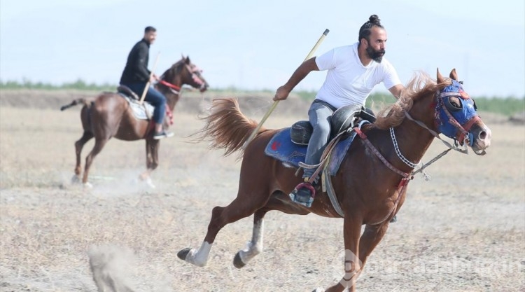 Kars'ta atlarla gösteri yapan ciritçiler yeni sezona hazırlanıyor
