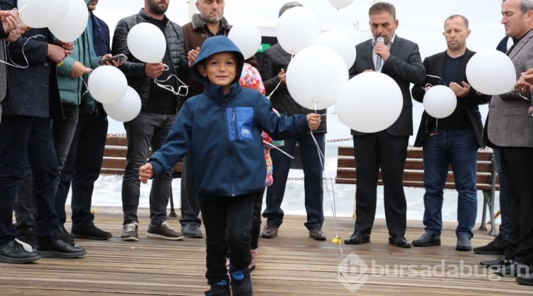 Sakaryalı çocuklar, hayatlarını kaybeden Filistinli akranları için gökyüzüne balon bıraktı
