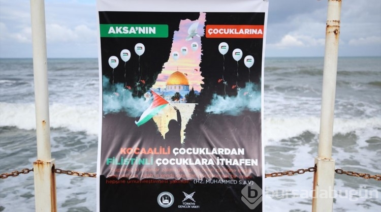 Sakaryalı çocuklar, hayatlarını kaybeden Filistinli akranları için gökyüzüne balon bıraktı

