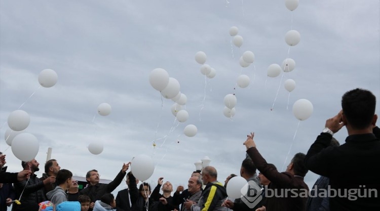 Sakaryalı çocuklar, hayatlarını kaybeden Filistinli akranları için gökyüzüne balon bıraktı
