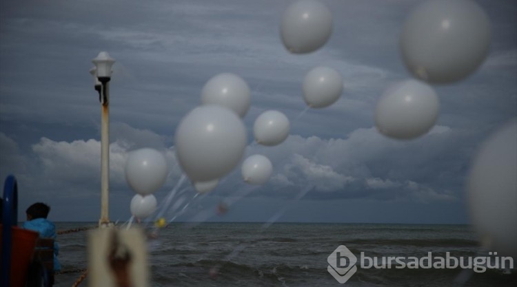Sakaryalı çocuklar, hayatlarını kaybeden Filistinli akranları için gökyüzüne balon bıraktı

