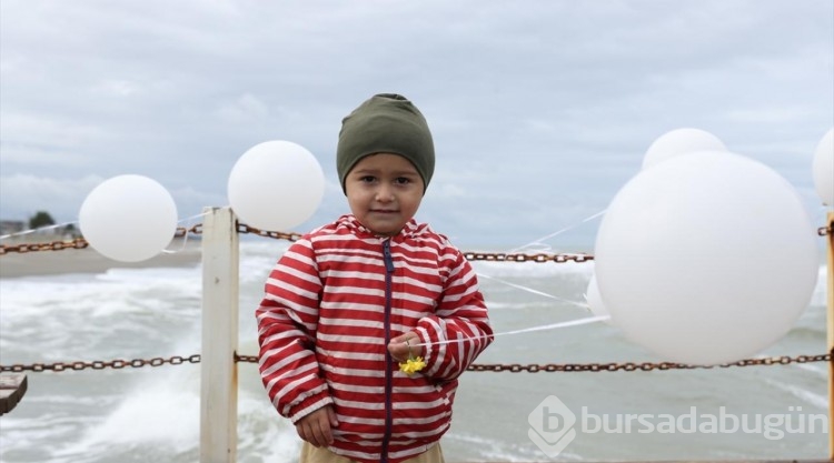 Sakaryalı çocuklar, hayatlarını kaybeden Filistinli akranları için gökyüzüne balon bıraktı
