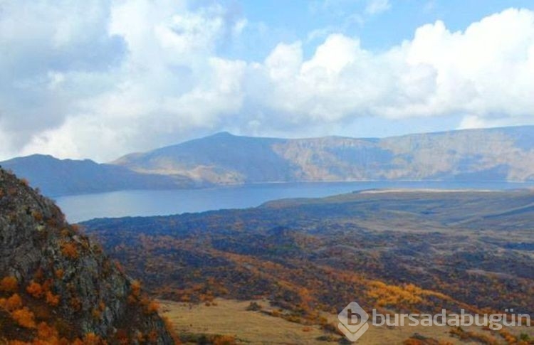 Nemrut Kalderası altın sarısına döndü
