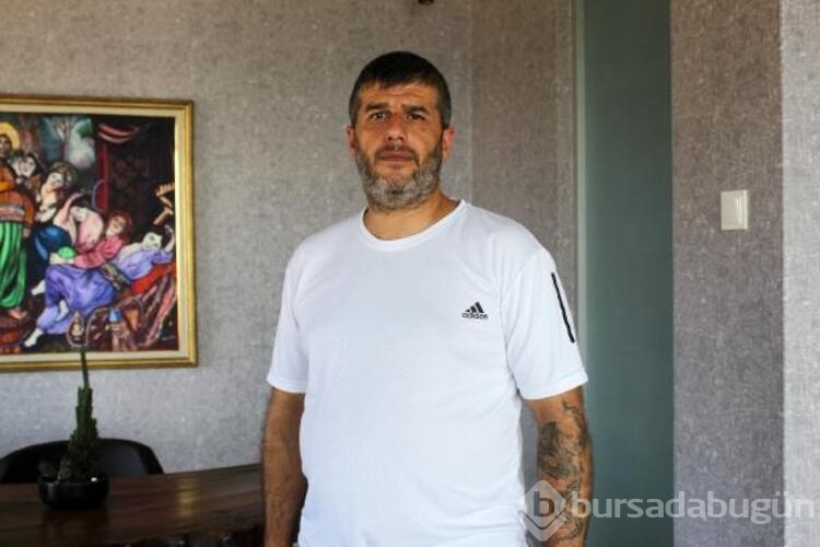Bacağında unutulan bez parçasıyla 16 yıl yaşadı
