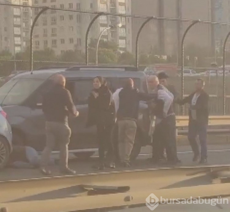 İstanbul trafiğinde sopalı kavga
