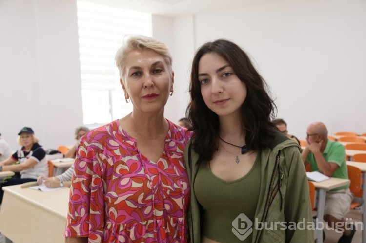 Anneanne iki kardeşi ve torunu aynı üniversitede eğitim görüyor