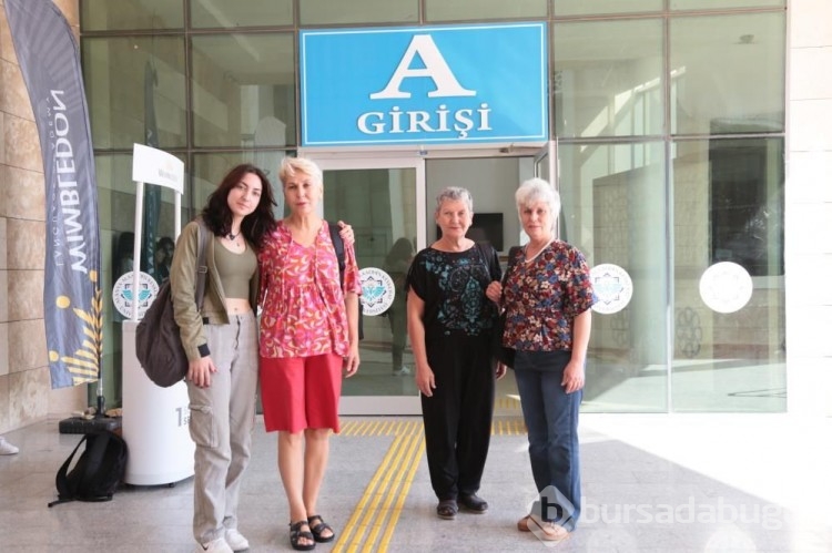 Anneanne iki kardeşi ve torunu aynı üniversitede eğitim görüyor