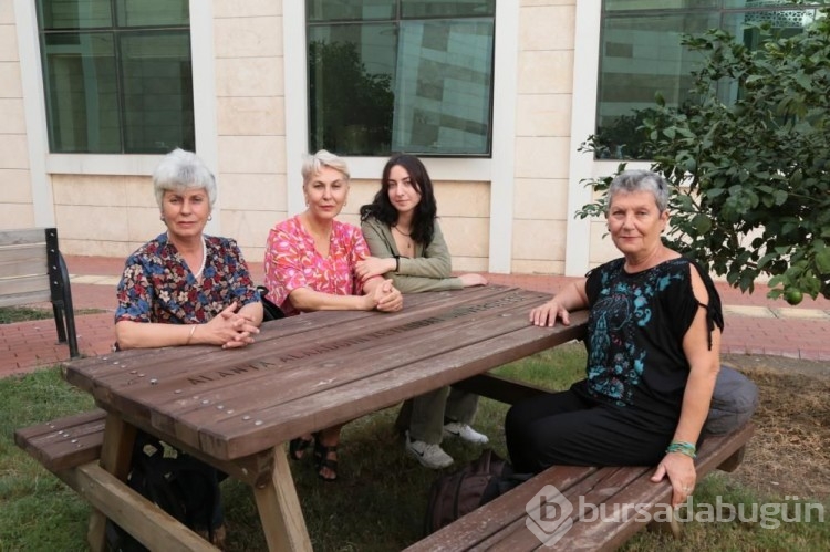 Anneanne iki kardeşi ve torunu aynı üniversitede eğitim görüyor